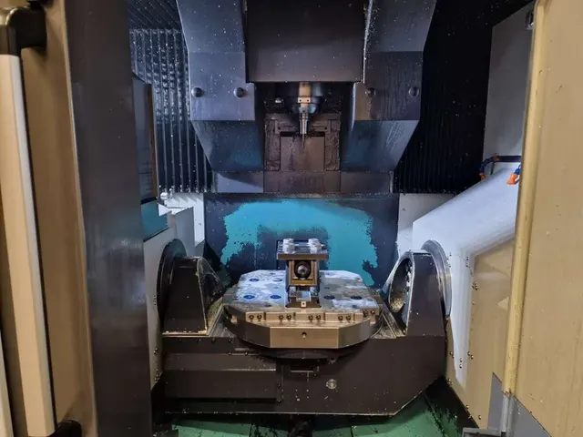 Обрабатывающий центр DOOSAN VC 630/5AX 5-ти осевой