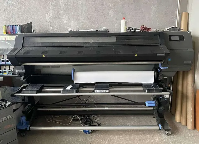 Широкоформатный латексный принтер HP Latex 330