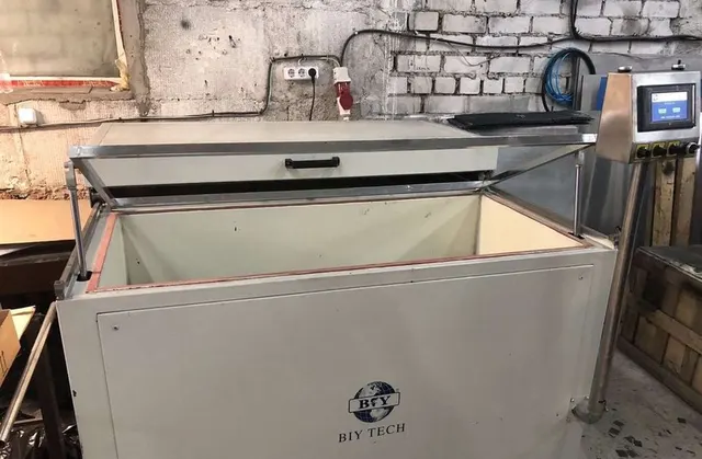 Термоформовочная машина BIY-V1360A