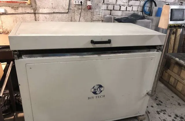 Термоформовочная машина BIY-V1360A