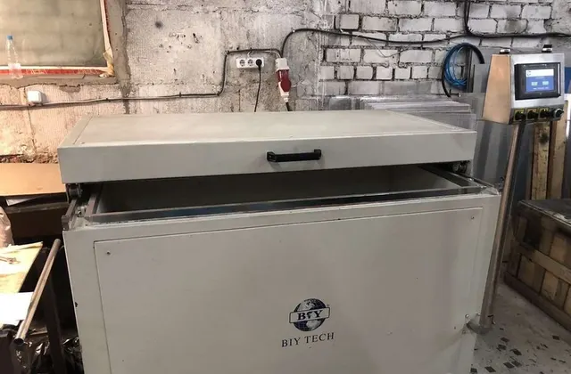 Термоформовочная машина BIY-V1360A