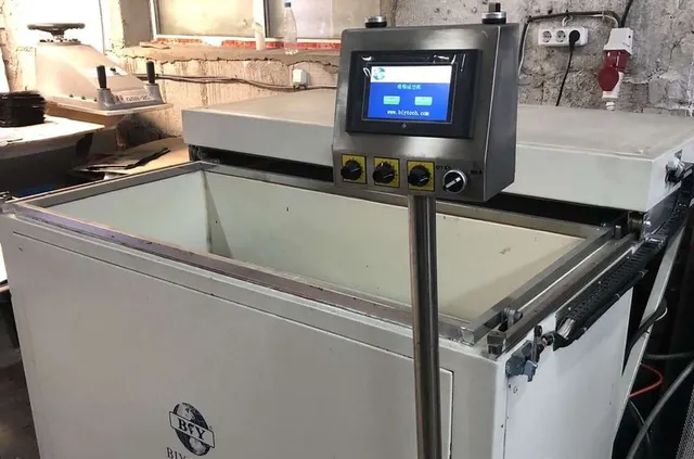 Термоформовочная машина BIY-V1360A