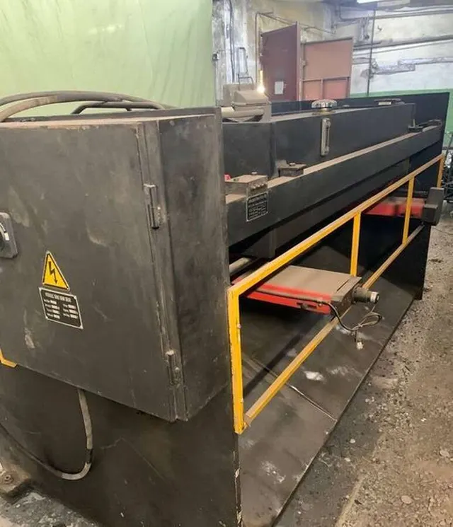 Ножницы гильотинные YANGLI QC 4x2500