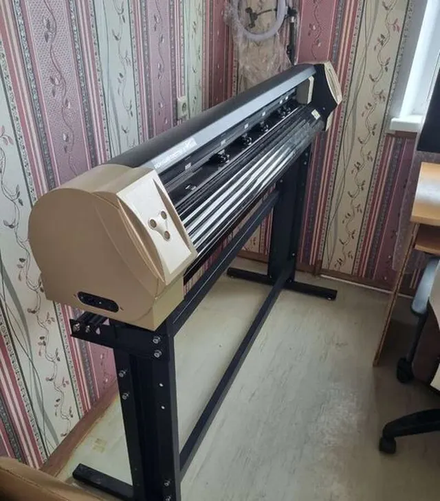 Плоттер режущий SturCut VH48 + Стенд подставка