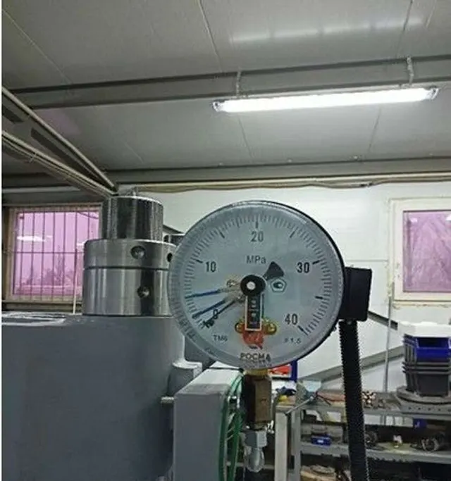 Пресс вулканизационный 75 тонн 1 этаж 400х400