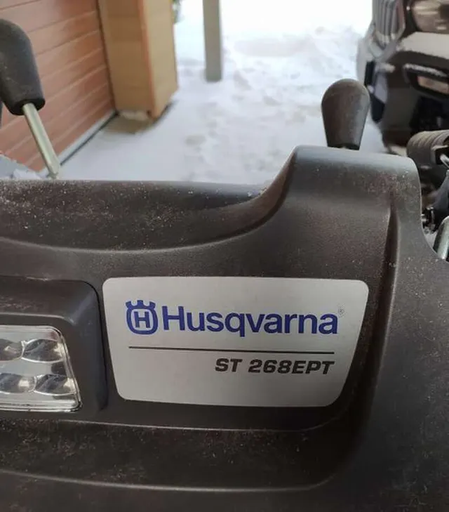 Снегоуборочная машина Husqvarna ST 268EPT