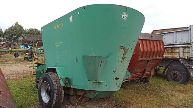 Измельчитель-смеситель-раздатчик кормов ИСРВ-12
