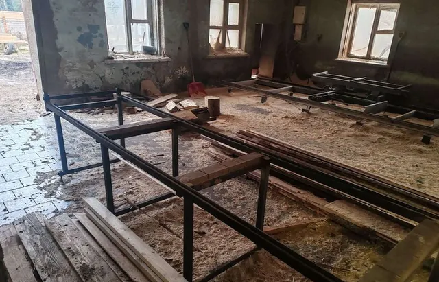Кромкообрезной станок по дереву