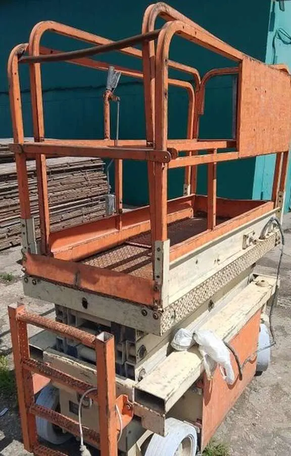 Подъемник ножничный JLG 1932 E