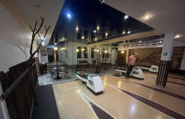 Боулинг Brunswick 6 дорожек
