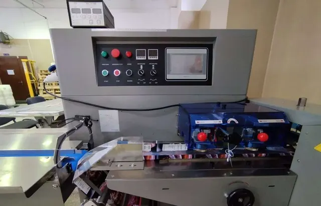 Горизонтально-упаковочная машина Bronkomatic-250-350X-Servo3
