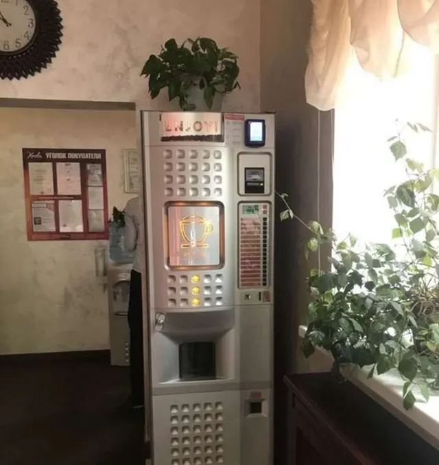 Торговый кофейный автомат Caffee Europa PRO