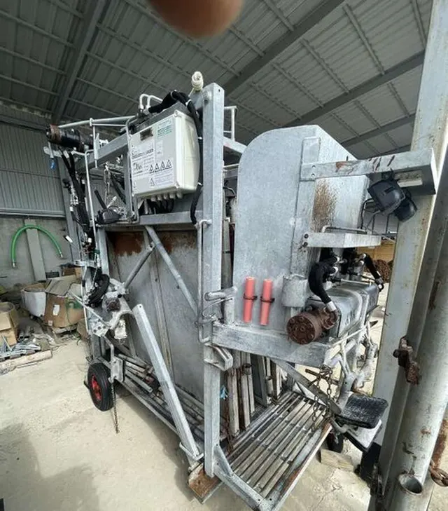 Станок для обрезки копыт KVK 650 sp2