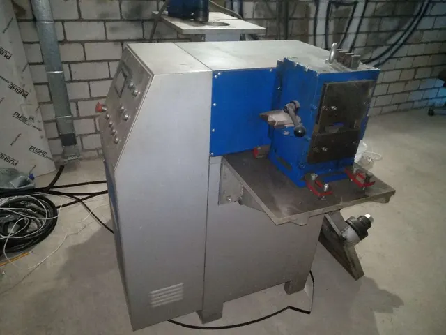 Универсальный станок UMT-04