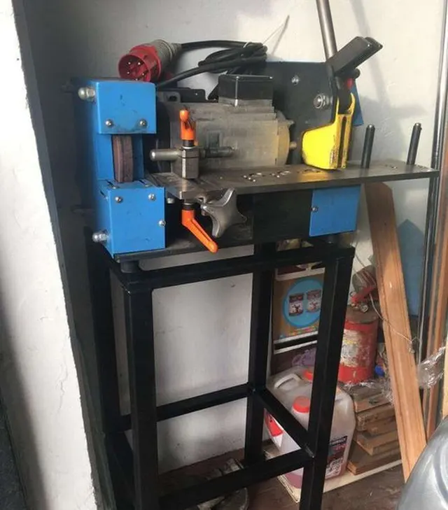 Отрезной станок Uniflex EM2