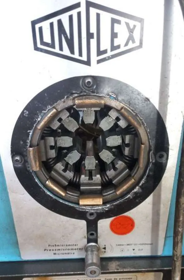 Опрессовочный станок Uniflex HM200