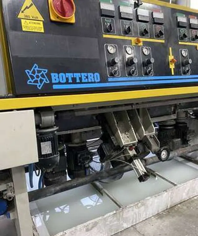 Станок для прямолинейной обработки стекла BOTTERO