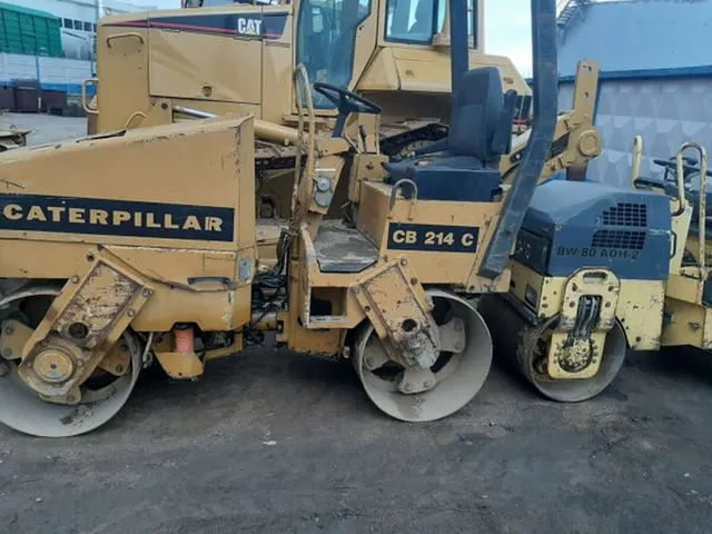 Каток Caterpillar CB 214