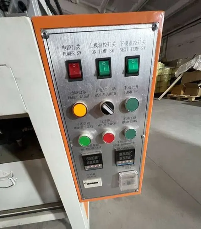 Термоформовочная машина TX-05T
