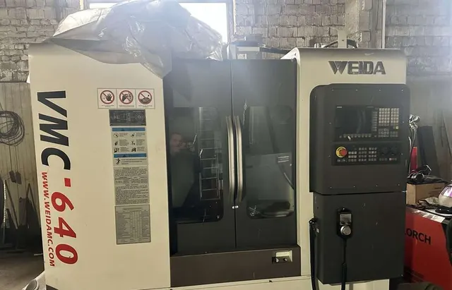 Фрезерный обрабатывающий центр WEIDA VMC640 с ЧПУ