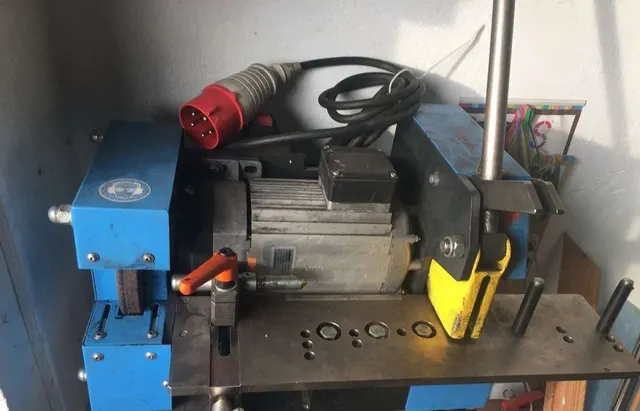 Отрезной станок Uniflex EM2