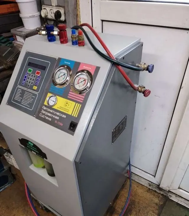 Установка для заправки автокондиционеров GRUNBAUM AC3000N