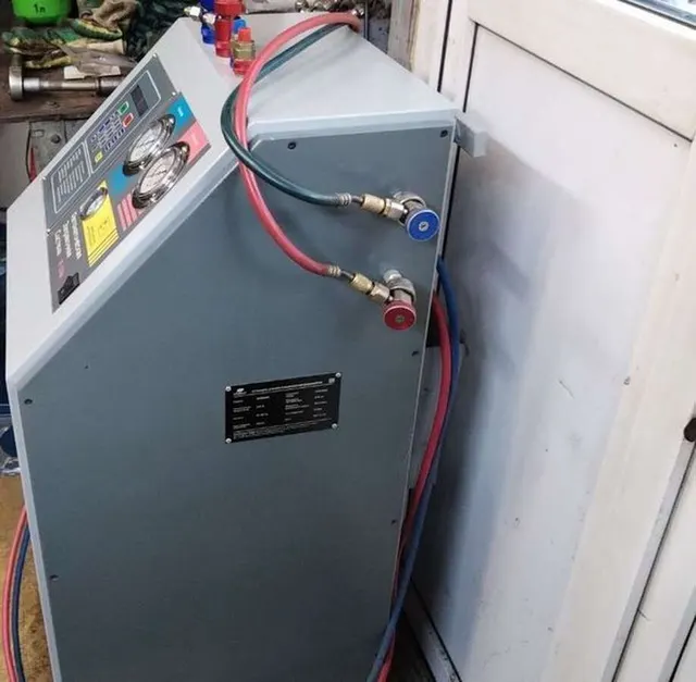 Установка для заправки автокондиционеров GRUNBAUM AC3000N