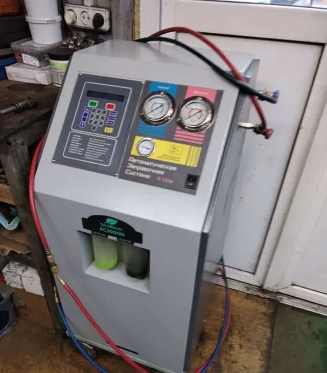 Установка для заправки автокондиционеров GRUNBAUM AC3000N