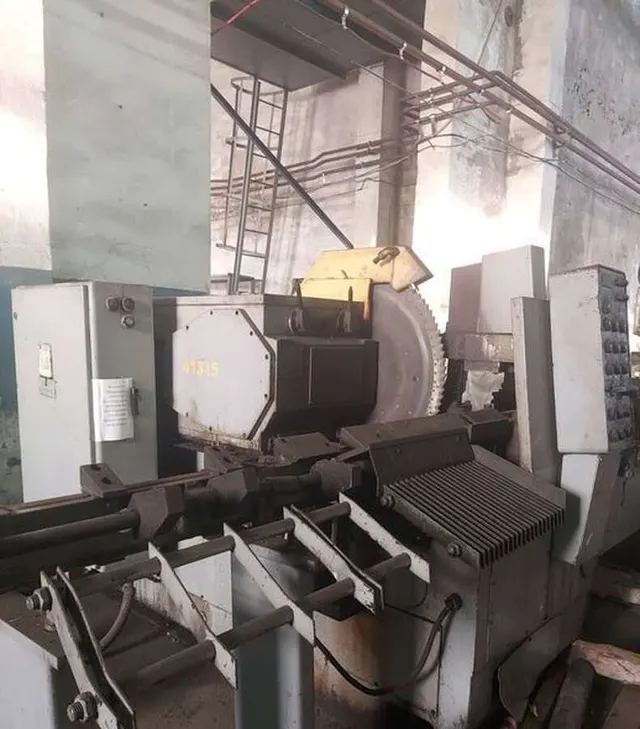 Автомат отрезной круглопильный 8Г663-100