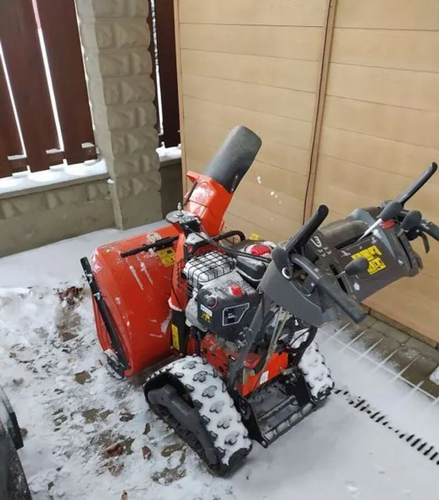 Снегоуборочная машина Husqvarna ST 268EPT