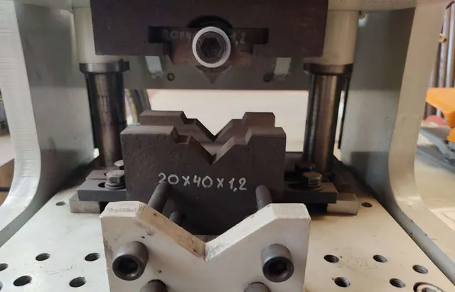 Гидравлическая вырубная машина MT-100+140