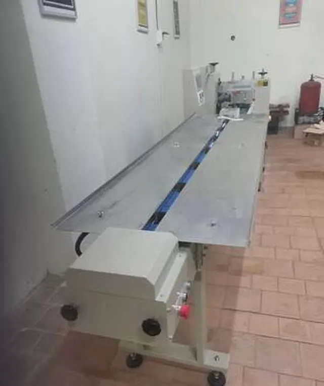Станок (флоу пак) с нижней подачей плёнки