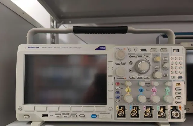 Осциллограф Tektronix MDO3024