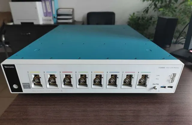 Осциллограф Tektronix MSO58LP