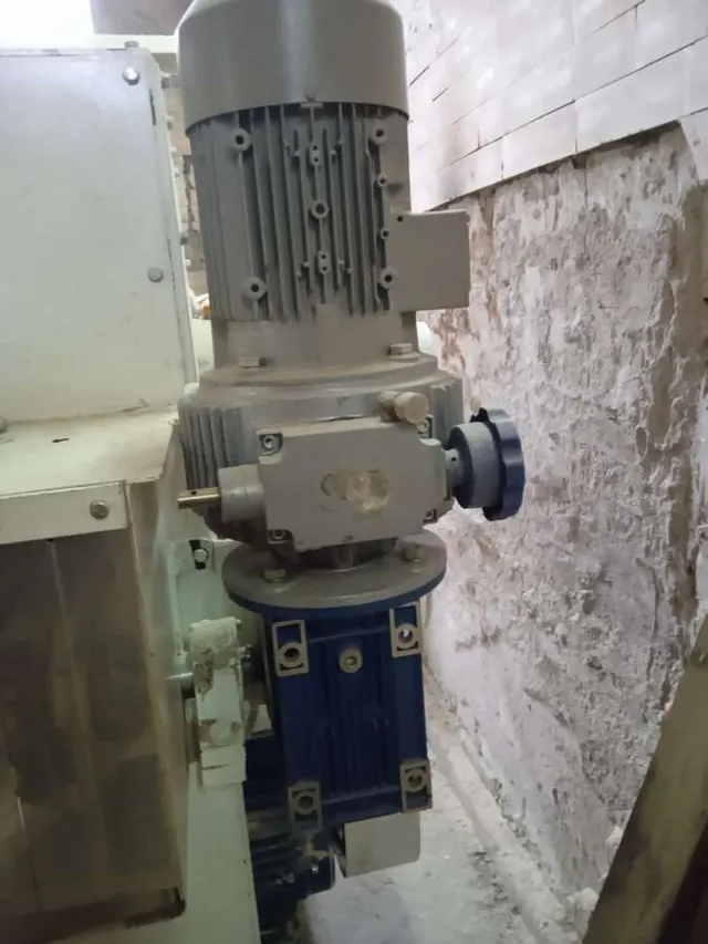 Станок торцовочный для бобышек LIGNUMA MMN-8