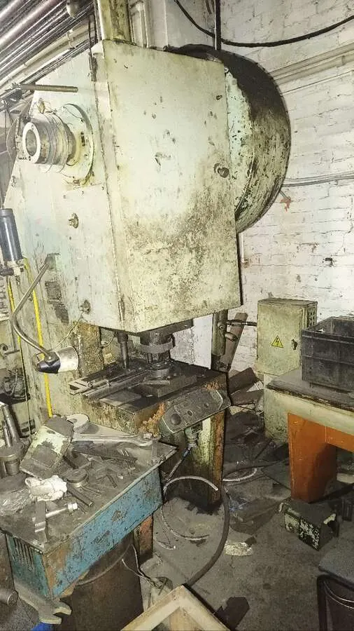 Пресс механический однокривошипный КД2126, 40 тонн