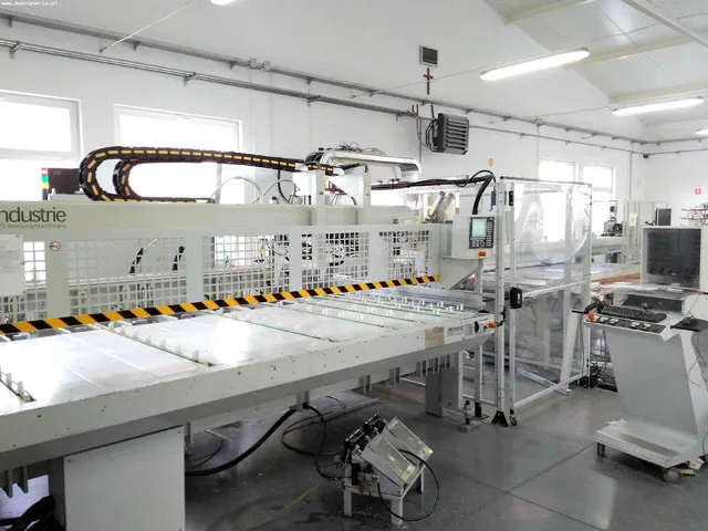 Обрабатывающий центр для профилей FOM INDUSTRIE