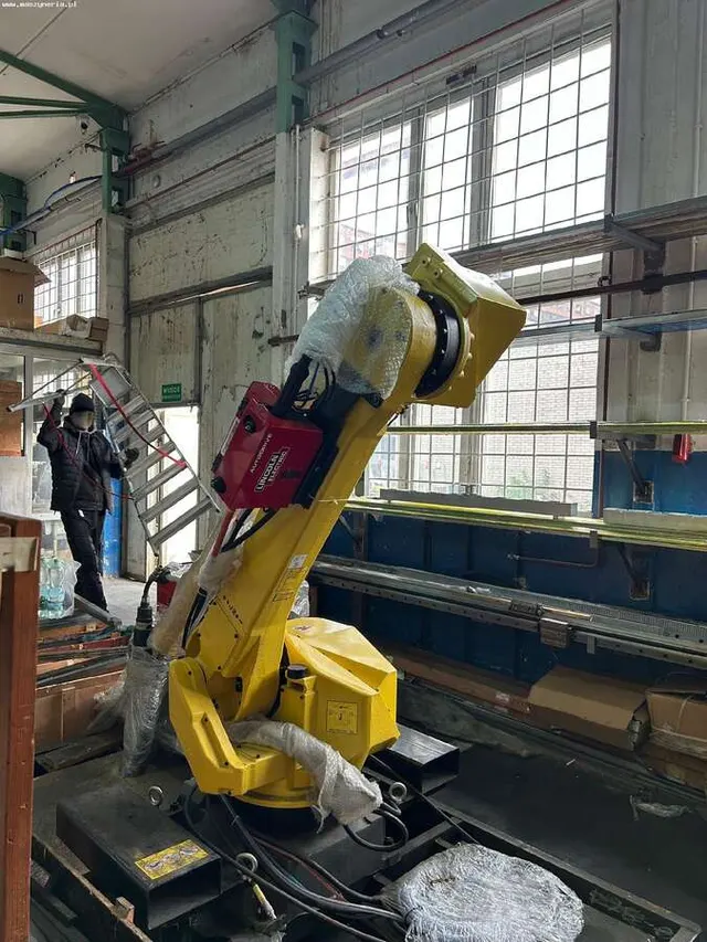 Роботизированная сварочная станция FANUC M-710iC