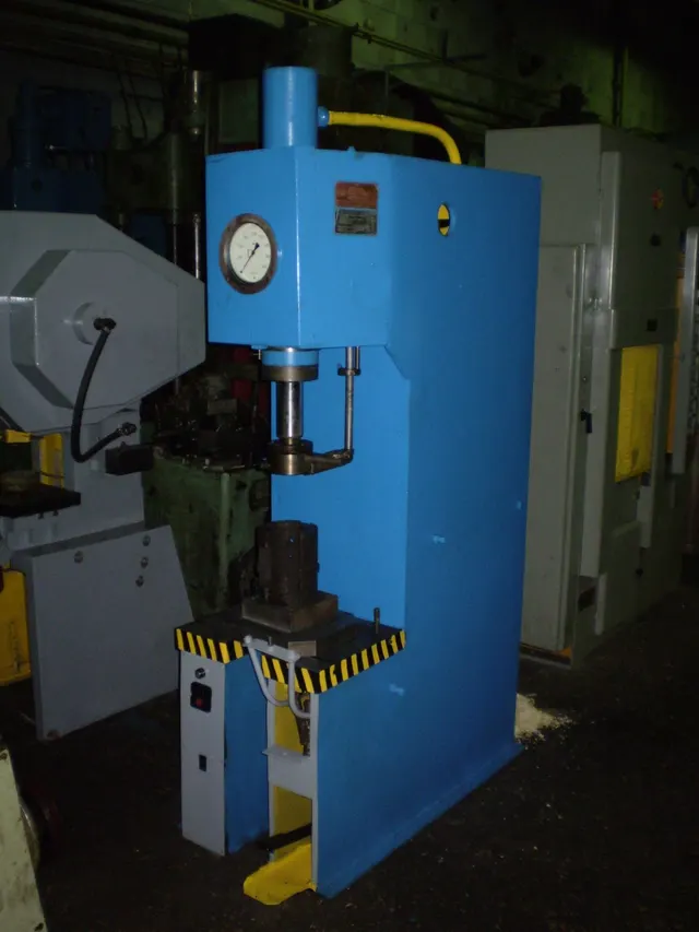 Гидравлический пресс П6320
