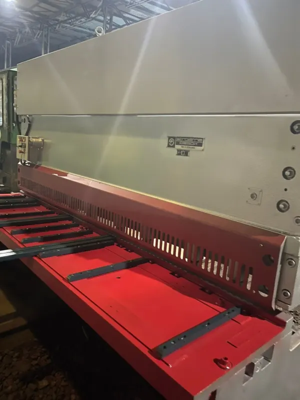 Гильотина 10 х 3150 мм